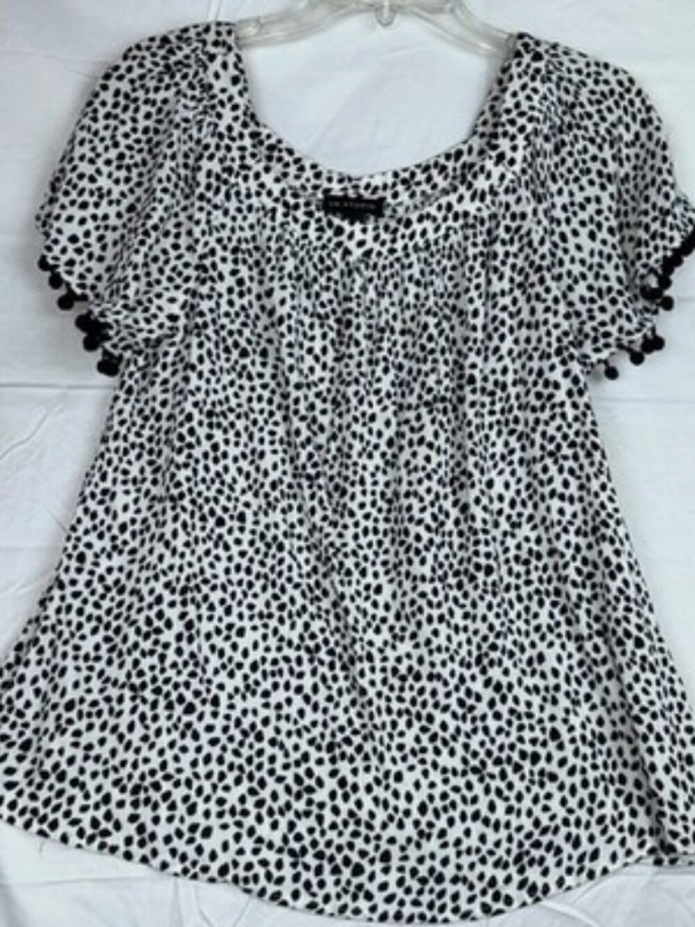 I.N. Studio Top, Large, Black & White Sleeves Has Little Black Tassels Flowy